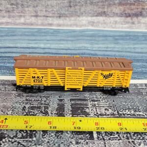 Vintage  Tyco H.O scale The Katy yellow/brown livestock car w/ sliding doors